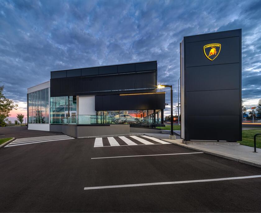 Lamborghini aggiorna lo showroom di Calgary