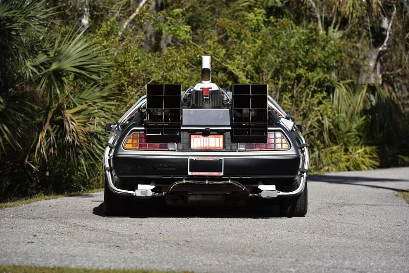 DeLorean DMC-12