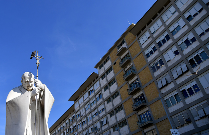 Papa Francesco ricoverato al Policlinico Gemelli