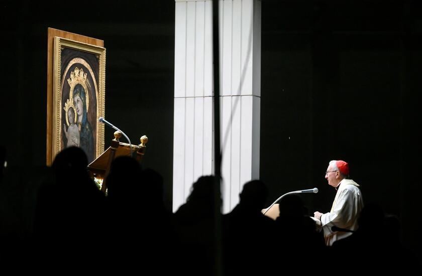 LA CHIESA PREGA PER IL PAPA, IL ROSARIO A PIAZZA SAN PIETRO