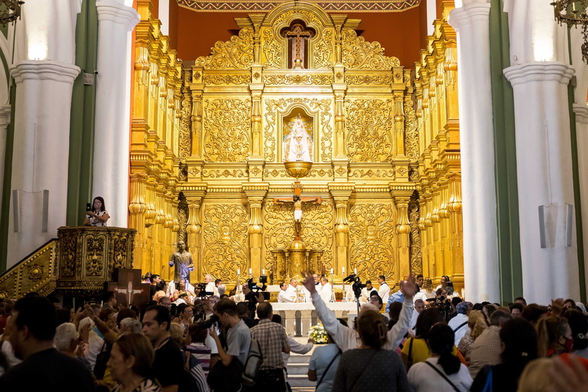 Venezuelans celebrate as doctor Jose Gregorio Hernandez to become saint