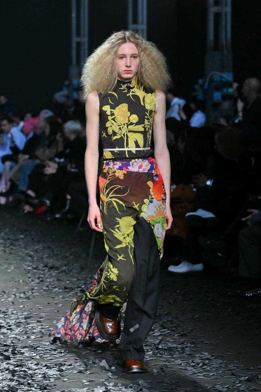 Moschino sovversivo, il sartoriale scomposto ed esposto