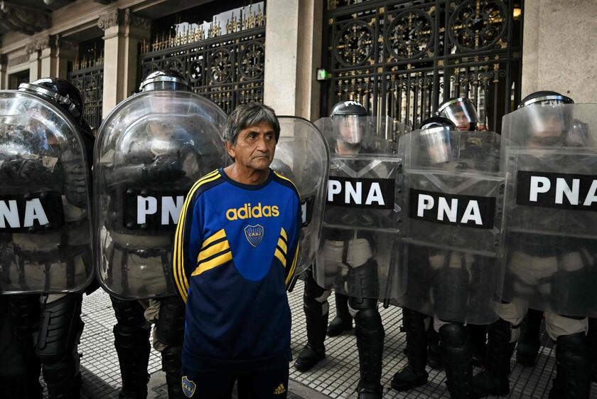 Scontri a Buenos Aires per la protesta dei pensionati