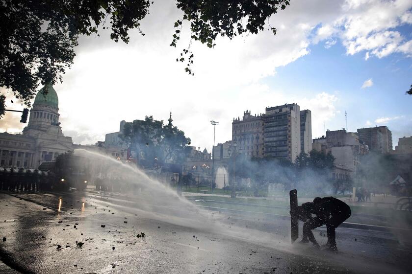 Scontri a Buenos Aires per la protesta dei pensionati