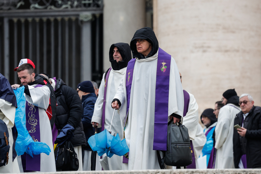 Il Papa ai pellegrini di Napoli, ho sentito il vostro sostegno