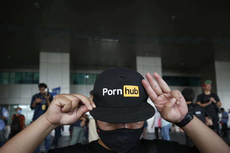 Pornhub, XVideos e Stripchat: richieste informazioni sui contenuti illegali a tre siti porno © ANSA/EPA