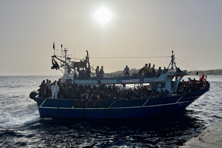 118 migrants reach Lampedusa - ALL RIGHTS RESERVED