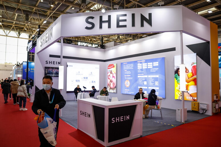 L 'Ue indaga sulle cinesi Shein e Temu, lente su tutela consumatori © ANSA/EPA