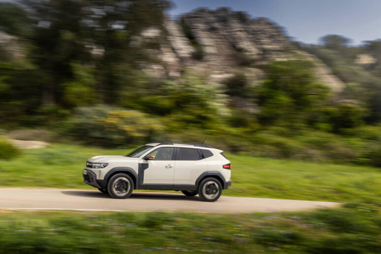 Dacia Duster Full Hybrid 140 è anche per neopatentati © ANSA/Dacia