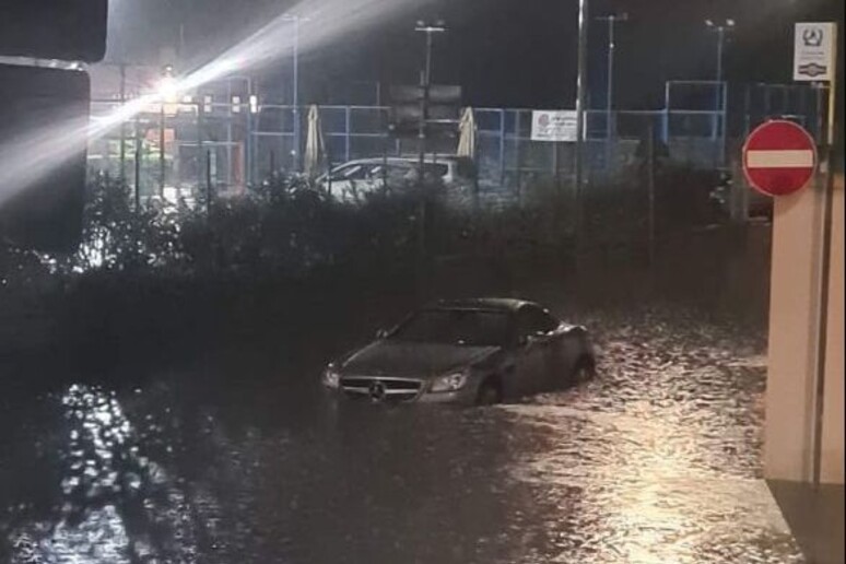 Temporali forti nel Pisano, allagamenti e sottopassi chiusi (foto di Gabriele Masiero) - RIPRODUZIONE RISERVATA