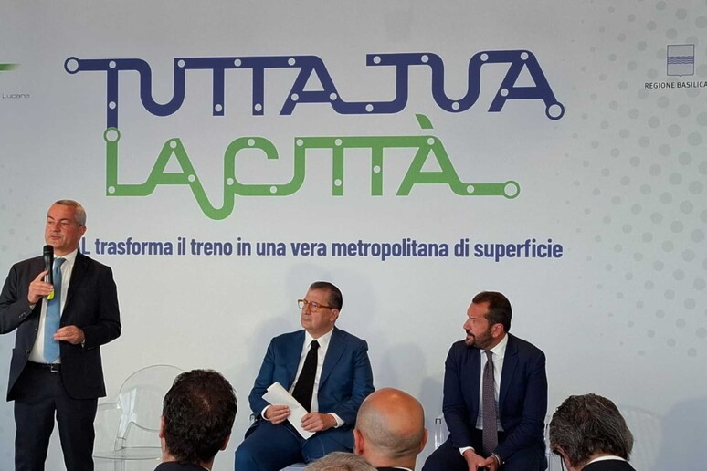 - RIPRODUZIONE RISERVATA