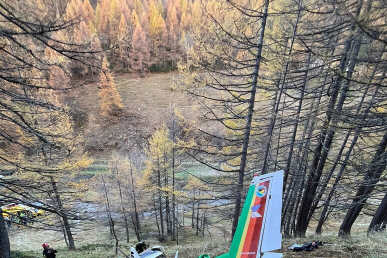 Precipita ultraleggero in Valle d 'Aosta, tre feriti - RIPRODUZIONE RISERVATA