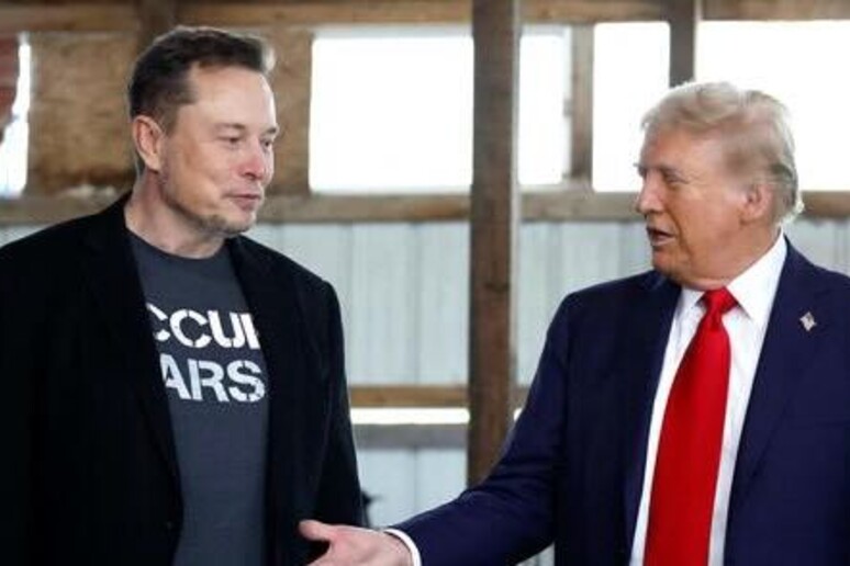 Ill presidente eletto Trump assieme a Elon Musk, capo del nuovo dipartimento per l 'efficienza - RIPRODUZIONE RISERVATA