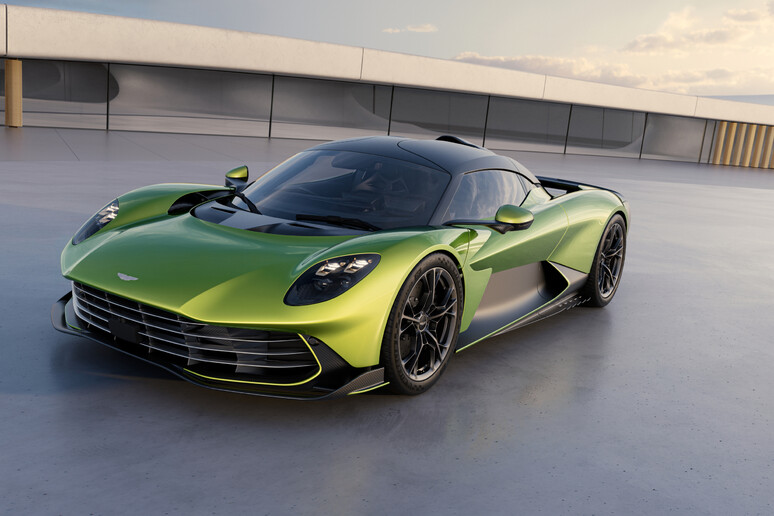 Aston Martin Valhalla tra potenza e tecnologia da Formula 1 - RIPRODUZIONE RISERVATA