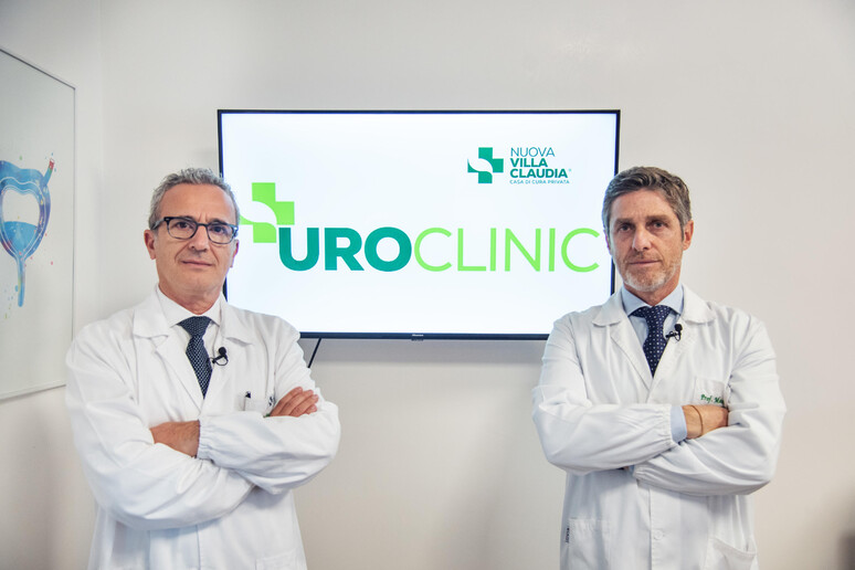 I dottori Mauro De Dominicis  (destra) responsabile di UroClinic, con il dottor Sansone - RIPRODUZIONE RISERVATA