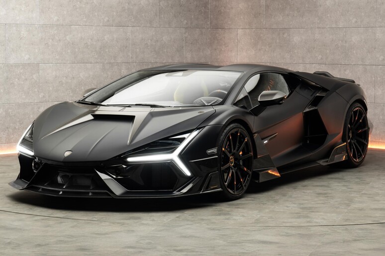 Lamborghini Revuelto sale a 1070 CV con la cura Mansory © ANSA/Web