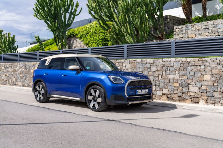 La Mini Countryman E è più cool con il Favoured Trim - RIPRODUZIONE RISERVATA