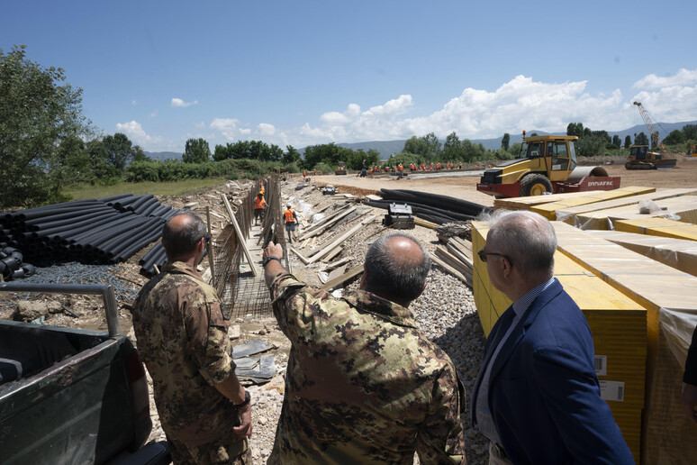 Migranti:Mantovano in Albania per visita a siti Shengjin-Gjader - RIPRODUZIONE RISERVATA