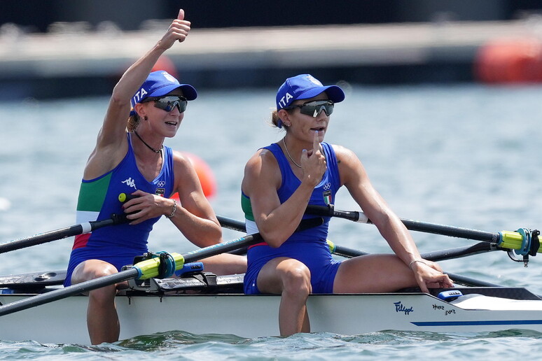 Valentina Rodini (L) and Federica Cesarini of Italy celebrate winning - RIPRODUZIONE RISERVATA