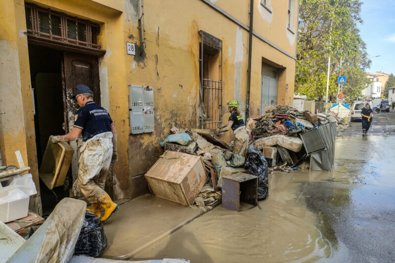 - RIPRODUZIONE RISERVATA