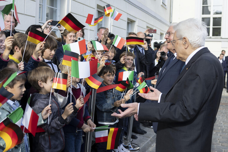 Il presidente della Repubblica Sergio Mattarella in visita in Germania - RIPRODUZIONE RISERVATA