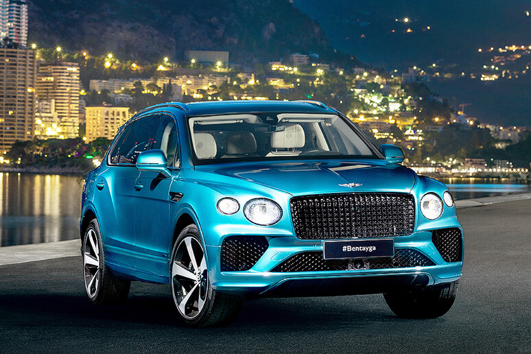 Per Bentley Bentayga EWB Azure Riviera debutto a Bruxelles - RIPRODUZIONE RISERVATA