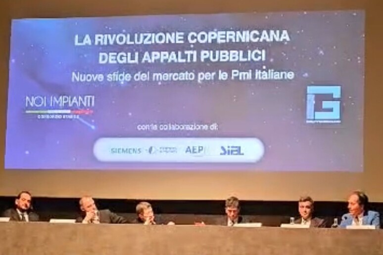 - RIPRODUZIONE RISERVATA