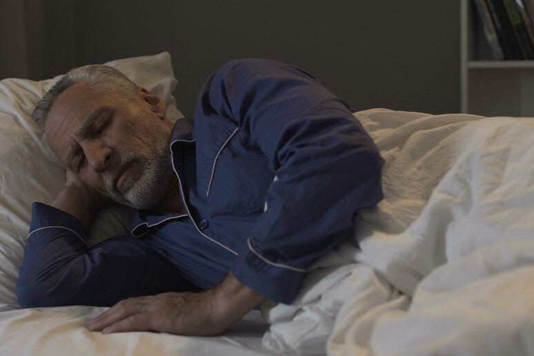 La fase del sonno in cui si sogna potrebbe difendere dall 'Alzheimer - RIPRODUZIONE RISERVATA