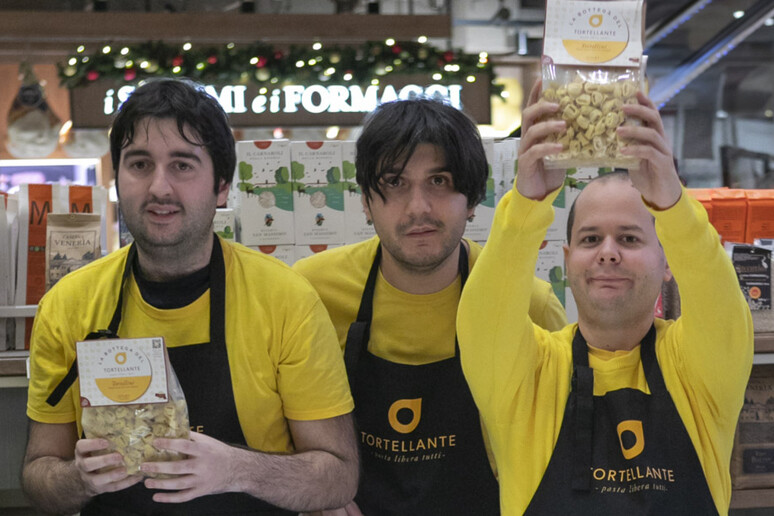 Pasta libera tutti, nasce un tortellino di artigiani autistici (foto @Paolo Lavizzari) - RIPRODUZIONE RISERVATA