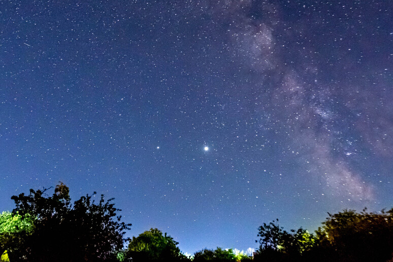 Giove e Marte, con la Via Lattea (fonte: Marco Verch da CCNULL CC-BY 2.0 ) - RIPRODUZIONE RISERVATA