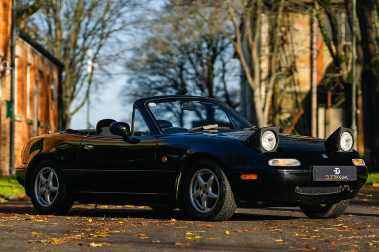 La Mazda MX-5 diventa elettrica con Electrogenic © ANSA/Mazda