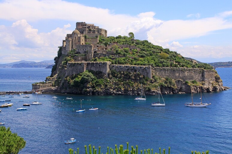 L’isola di Ischia dell’VIII secolo a.C. era un mosaico di culture (fonte: pixabay) - RIPRODUZIONE RISERVATA